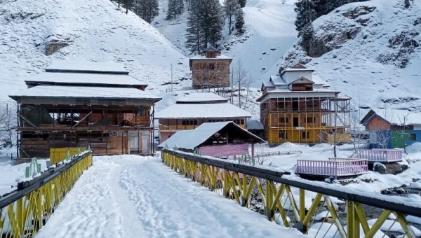 Kashmir region of Pakistan featuring Neelam Valley, Taobat, Arang Kel, Sharda, Keran, and Ratti Gali Lake with mountains, rivers, and alpine meadows