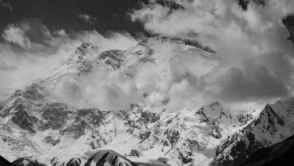 Katpana Desert Skardu – sand dunes with snowy peaks in the distance